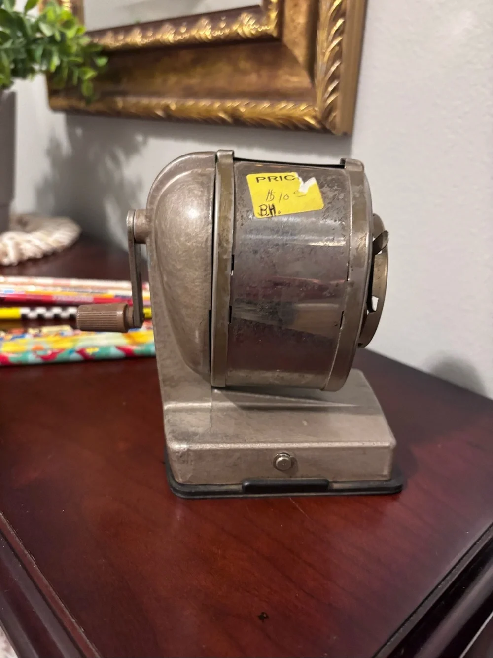 Boston vacuum mount Metal Pencil Sharpener w/Free Disney/NFL/NY Taxi Pencils.